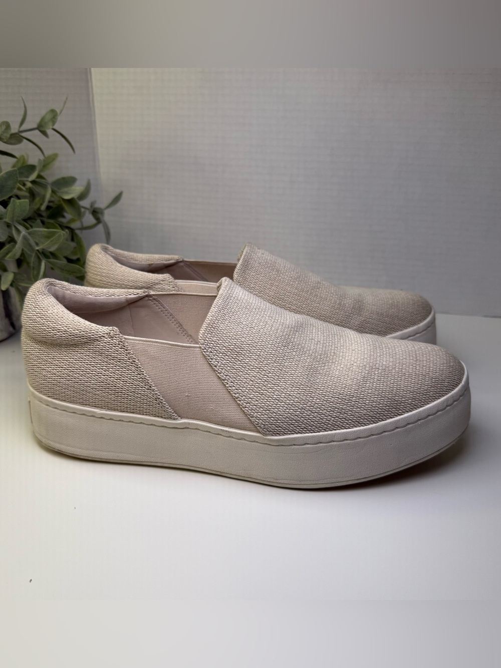 Vince Women’s Warren Platform Canvas Slip-On Sneaker Size 10 Minimalist Classic